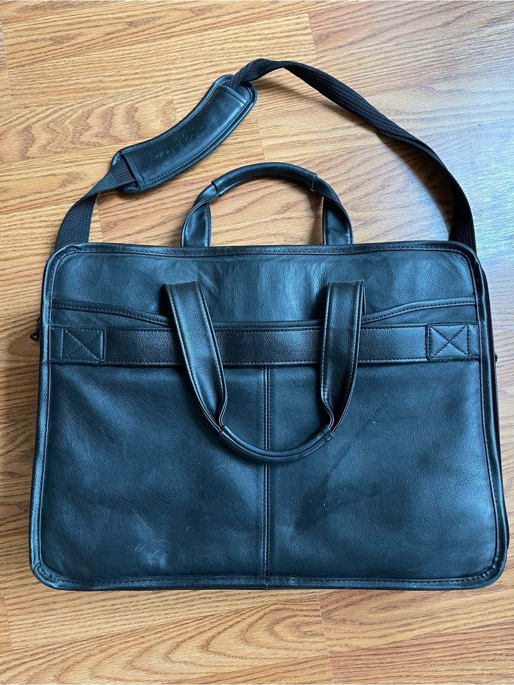 Dell Black Leather Executive Laptop Bag (Model DL22A)